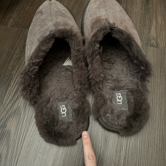 Ugg Hyde slippers USED - Picture 9 of 11